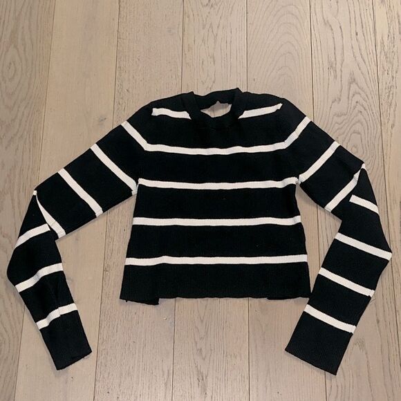 Chic Black and White Striped Open-Back Top NWOT- Never Used - Picture 4 of 5